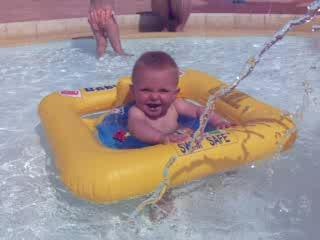 ilan à la piscine été 2006