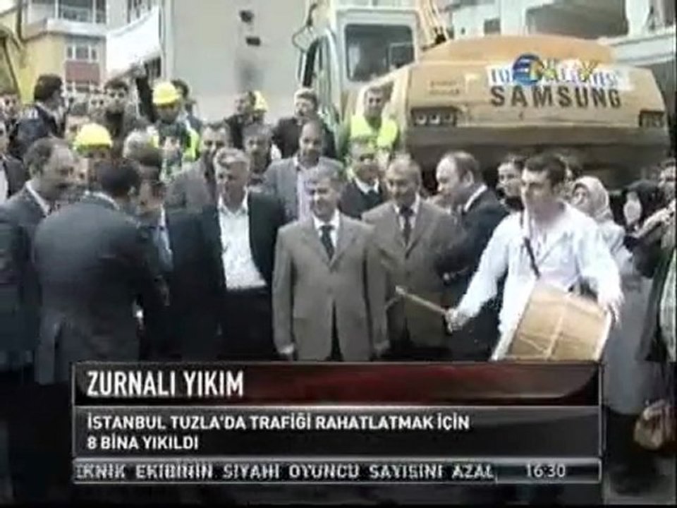 NTV - İstanbul Tuzla'da trafiği rahatlatmak için 8 bina yıkıldı.