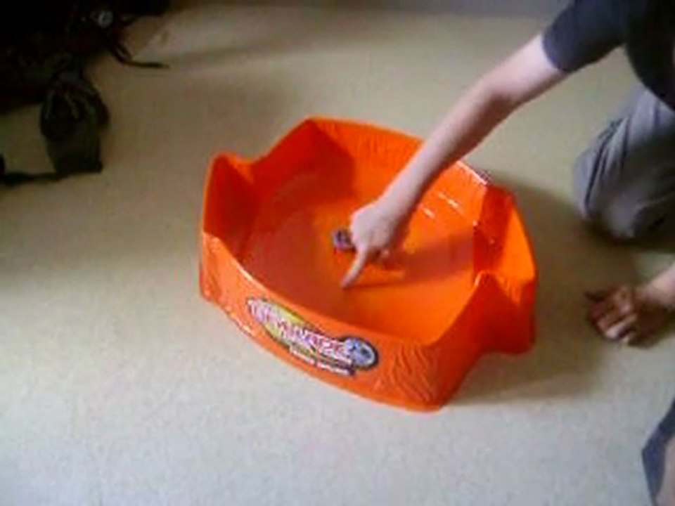 nouveau combat beyblade avec toupies fusionner