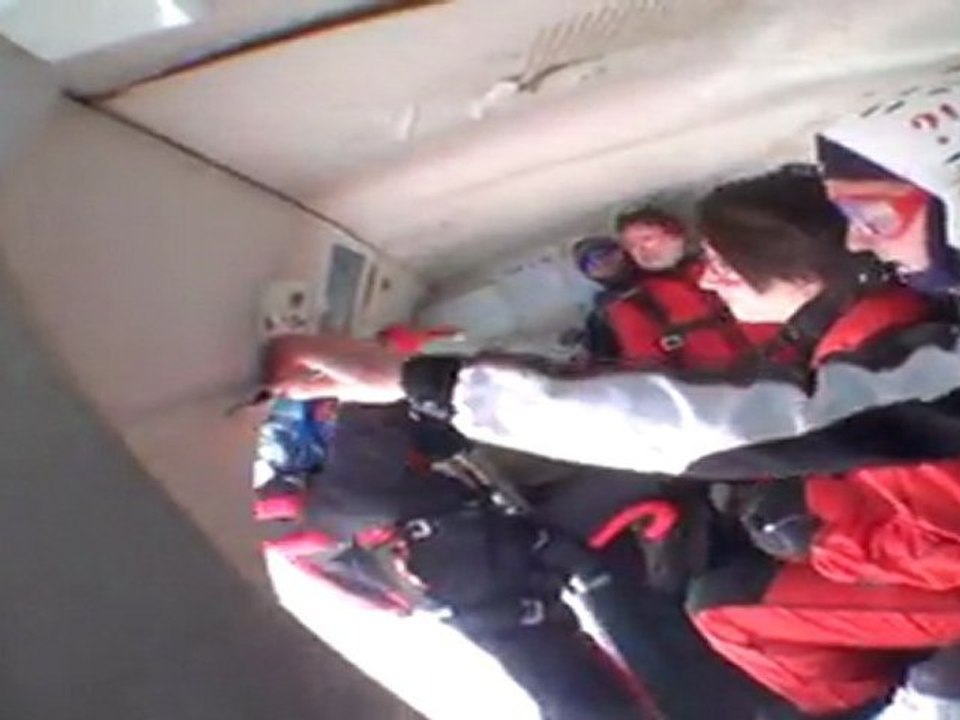 Mon saut 4000M parachute ... 15-05-11 Jenny