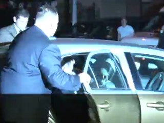 Dominique Strauss-Kahn quitte menotté le commissariat de Harlem