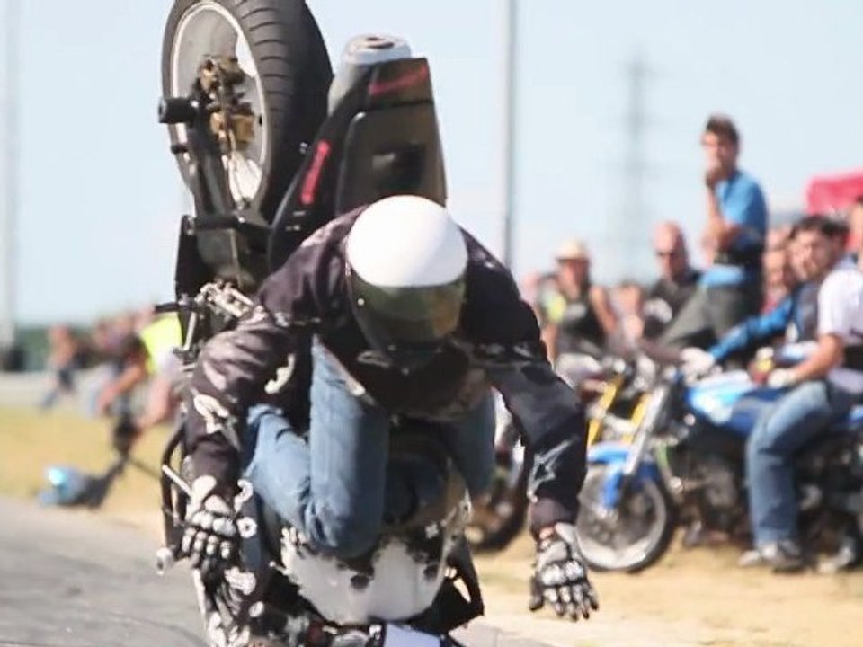 Stunt Games 2011 - Round 1 - Longest Stoppie    by StuntBums.com