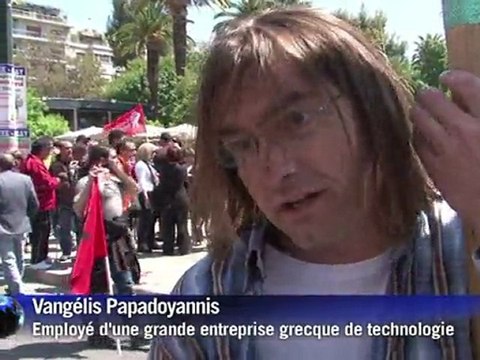 Los griegos protestan contra la austeridad y las privatizaciones