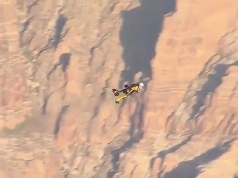 Swiss Jetman Yves Rossy Flies Over Grand Canyon