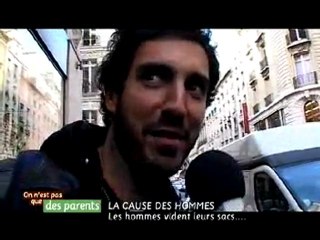 Les hommes vident leurs sacs