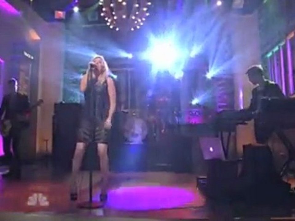 Ellie Goulding " Performs Lights on Saturday Night Live "