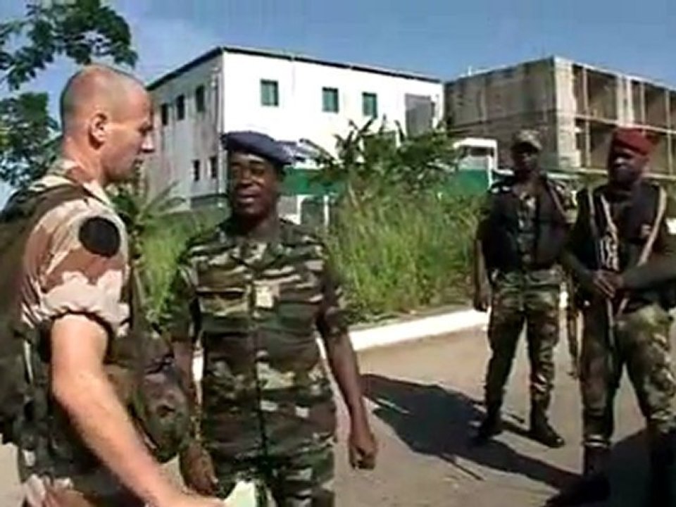 Côte d’Ivoire : la force Licorne poursuit ses opérations de dépollution à Abidjan