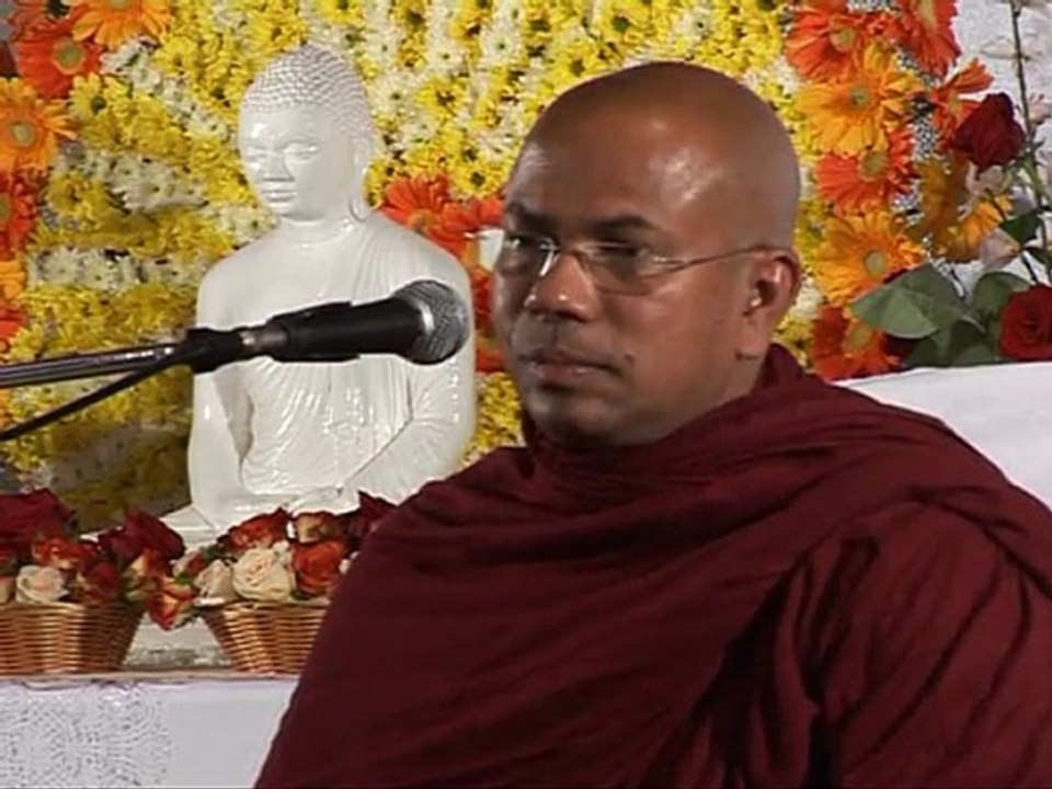 BANA DELIVERED BY REVERENCE  KIRIBATHGODA GNANESHWARA THERA IN PARIS 3
