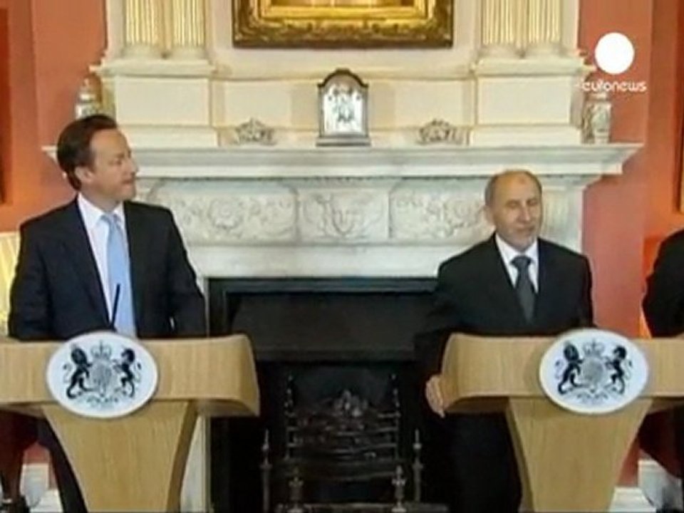 Cameron: Kaddafi'nin Libya'nın geleceğin rolü y