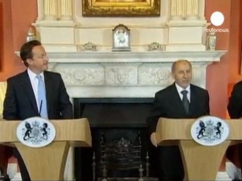 Libia: i ribelli chiedono denaro e armi pesanti