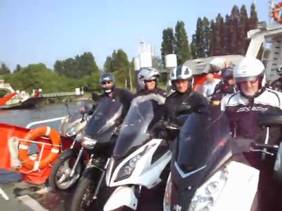 Traversée bac Duclair à moto