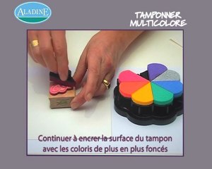 Tamponner en multicolore avec un tampon en bois et de l'encre - Tuto loisirs créatifs