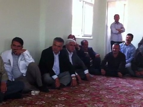 Adıyaman Milletv ekili Mehmet ERDOĞAN - 2011 Seçim Gezileri - Besni Yazıkarakuyu Köyü - Başbakana Şiir