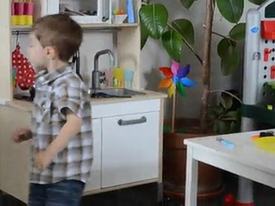 Elliott a reçu la cuisine Ikea