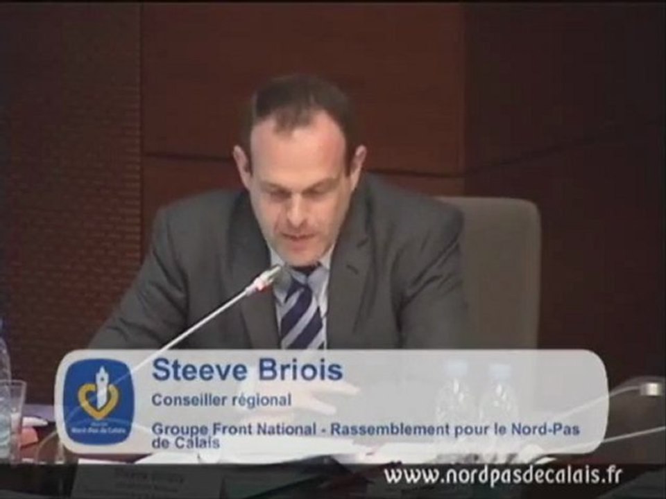 9-05-11 - 7 - Steeve Briois sur le stade Nungesser II à Valenciennes