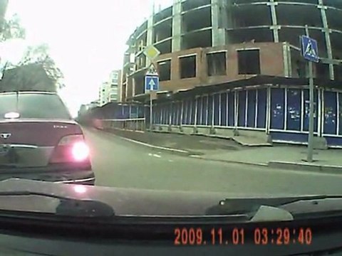 Пропустил пешехода-получи в зад!/crash(strangeworlds.at.ua)