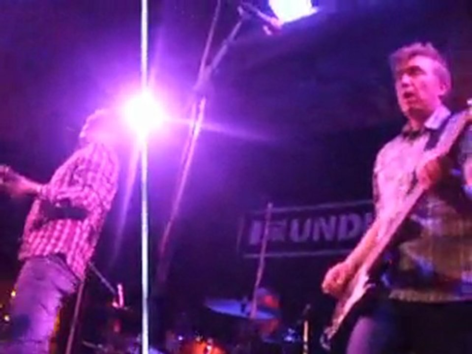 THE UNDERTONES "Gotta Get Her" at the Brook, Southampton, Fri 8th Apr, 2011.