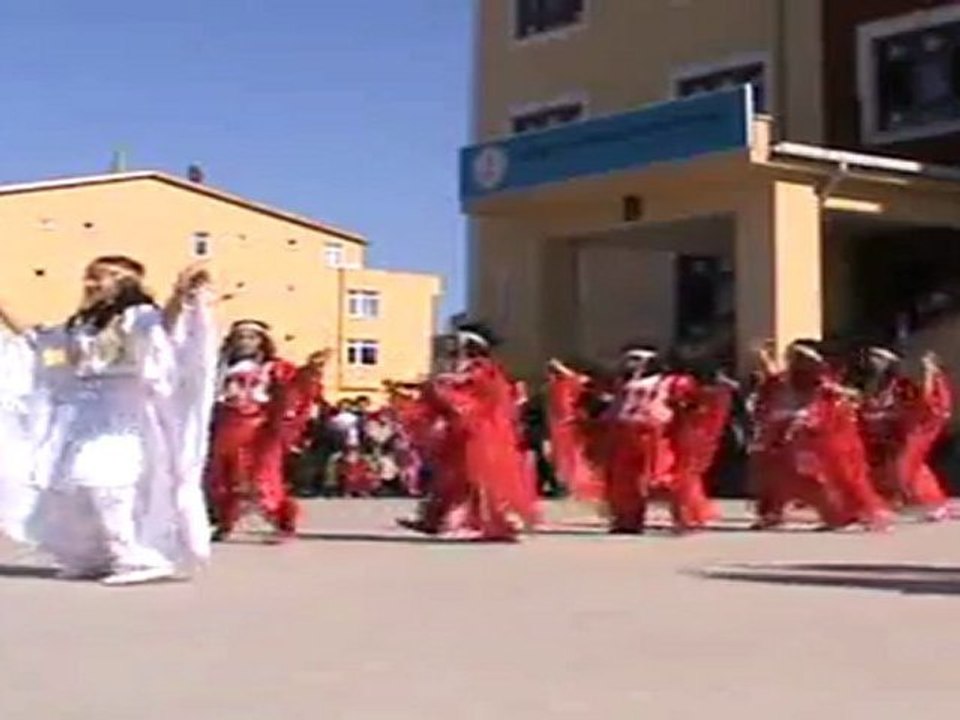 Sarkuysan İlköğretim Okulu  23 Nisan Selvihan DERE Ront Gösterisi 2011