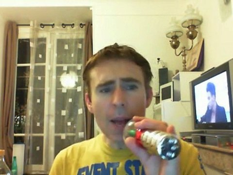 Wiwi égratigne nanas et nanas