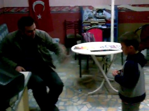 kumarda kaybeden çocuk nasıl kızarmiş