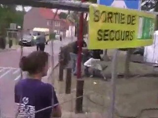 Scandale!!Lafouine fait tabasser deux jeunes par son staff.