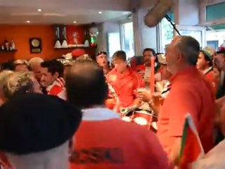 Dans un bar à proximitié du stade Michelin avant le match de barrage du Top 14 ASMCA - BOPB