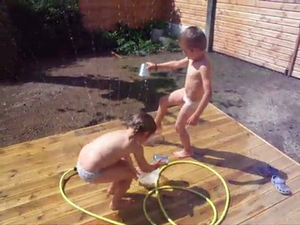 lucas et elsa bricolent