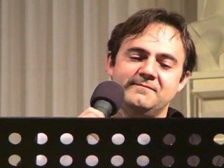 Nicolas chante : "Belle : Notre dame de Paris".