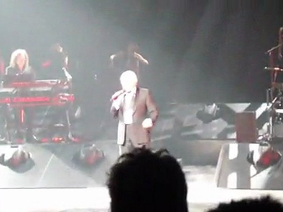 Le mauvais homme sardou Palais des Sports 14 mai 2011