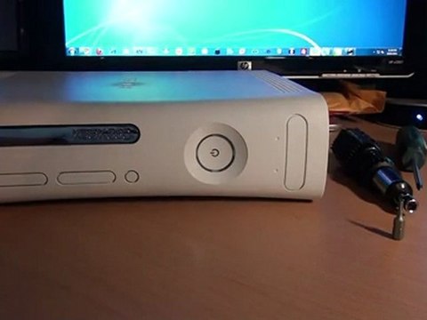Démonter un Xbox 360 pour avoir accès au Lecteur DVD !