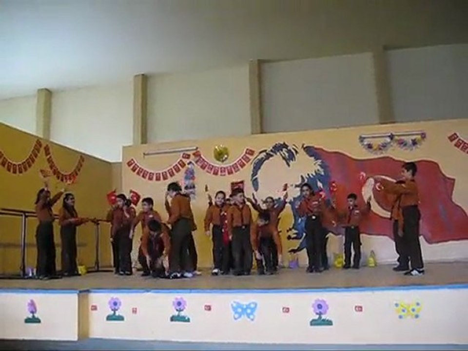 Melahat Öztoprak İlköğretim Okulu 2010 2011 23 Nisan Kutlamaları İzci Grubu
