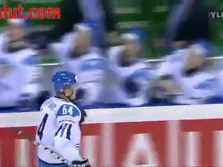 Mikael Granlund vs. Dennis Endras  WC 2011 Finland - Germany