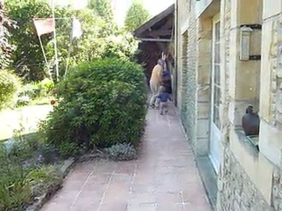 14 mai 2011 Bastien court avec Papou