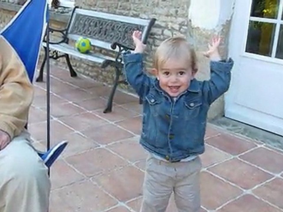 14 mi 2011 Bastien imite les animaux