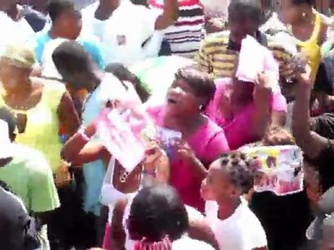 Miles de haitianos celebran toma de posesión de Martelly