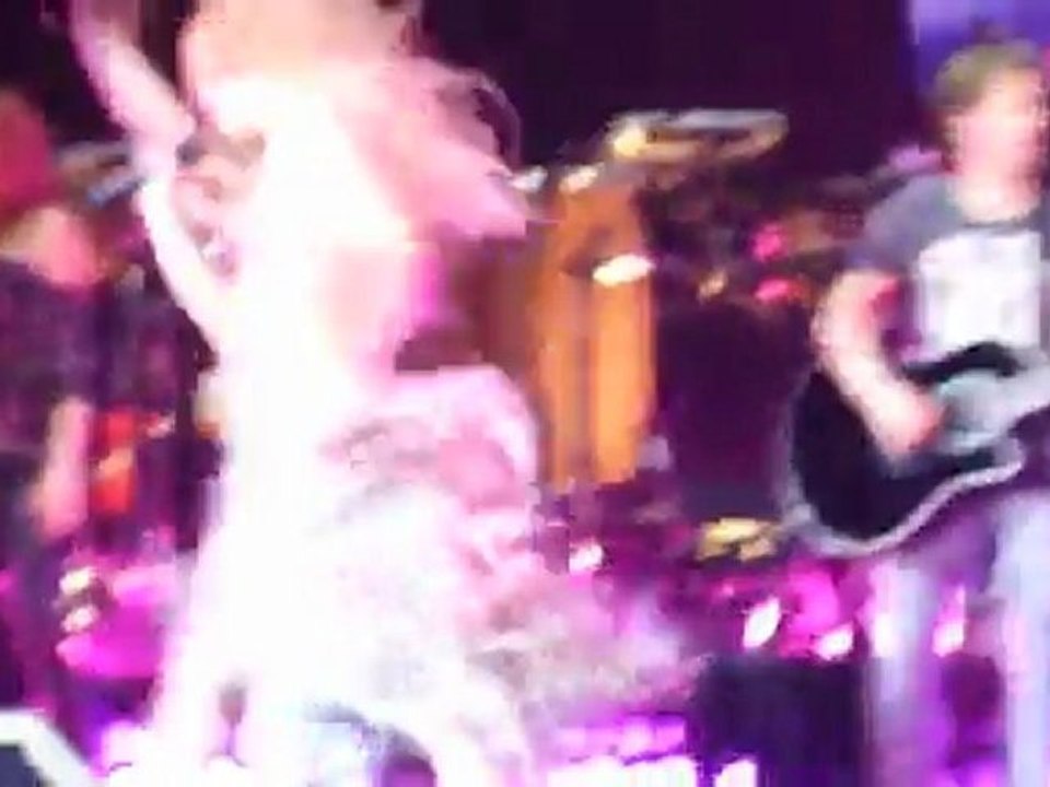 Shakira Hips don't lie live Mannheim 14.05.2011