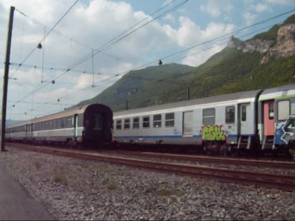 Longue file de voitures corail à Culoz