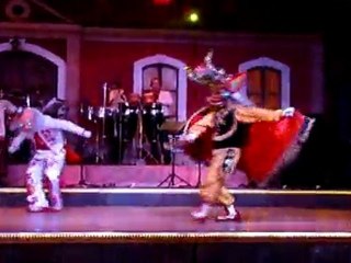 Danse typique chilienne proposée par le restaurant Los Buenos Muchachos à Santiago du Chili