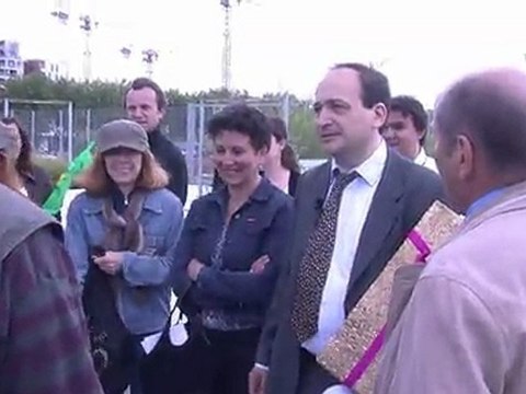 Le parpaing d'or attribué au maire de Boulogne-Billancourt