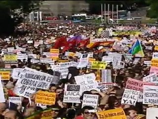 La policia desaloja la acampada de jóvenes en la Puerta de Sol