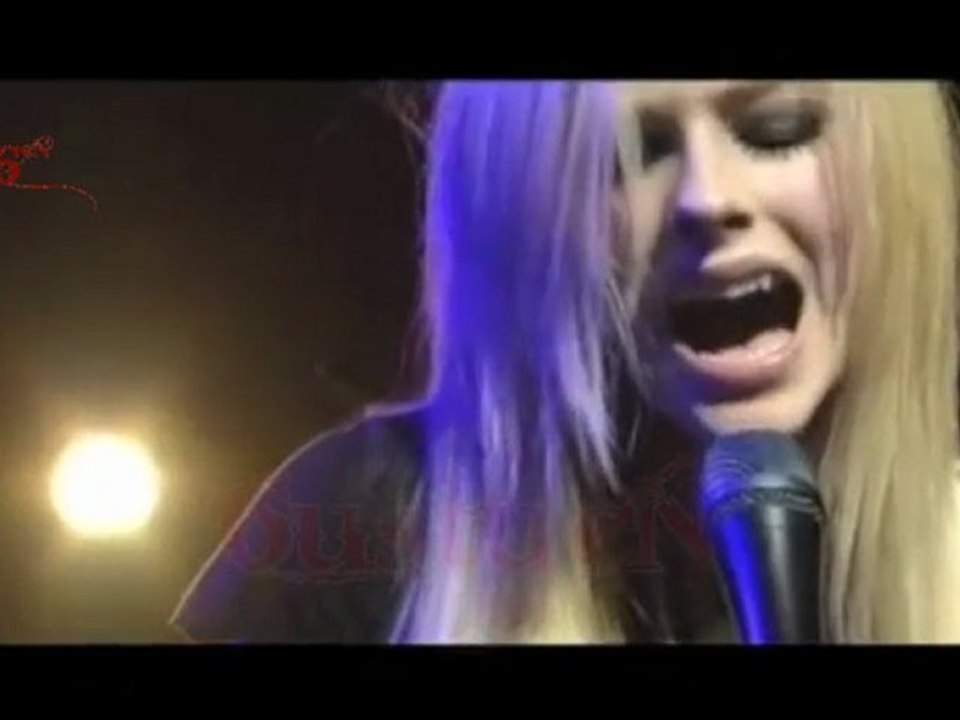 Avril Lavigne - Slipped Away Live (by 6ustucN)