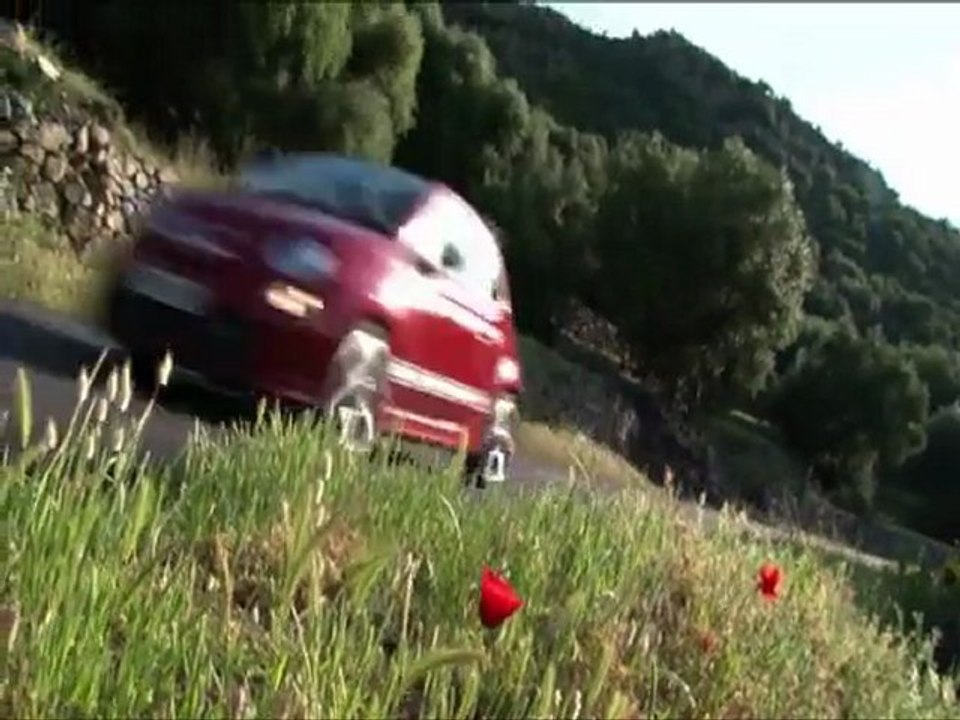 Virée sportive au volant de l'Abarth R3T sur les routes corses.