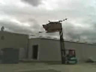 Il genio del muletto non molla mai