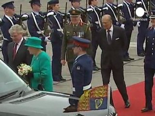 Isabel II inicia su histórica visita a Irlanda