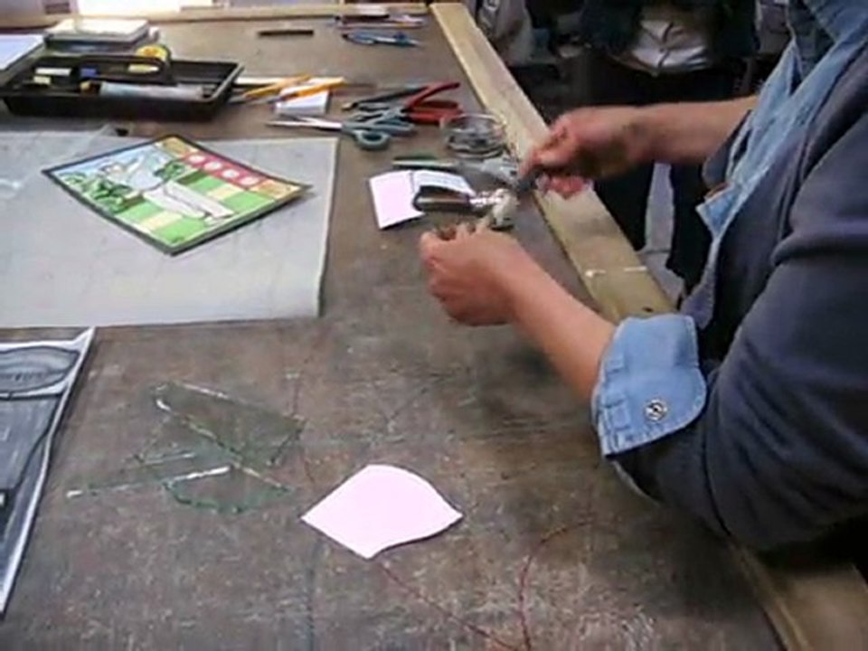 L'art du vitrail :  la découpe du verre, par Nathalie Chesneau