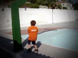 OMG! Two White Boys In The Hood Have A Shoot Out On The ...