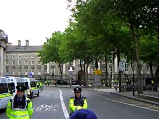 Comitiva reial entrant al Trinity College