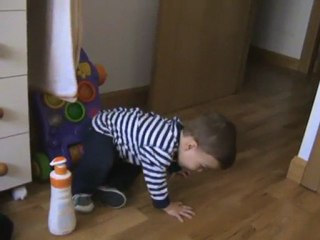 Gonzalo se echa colonia