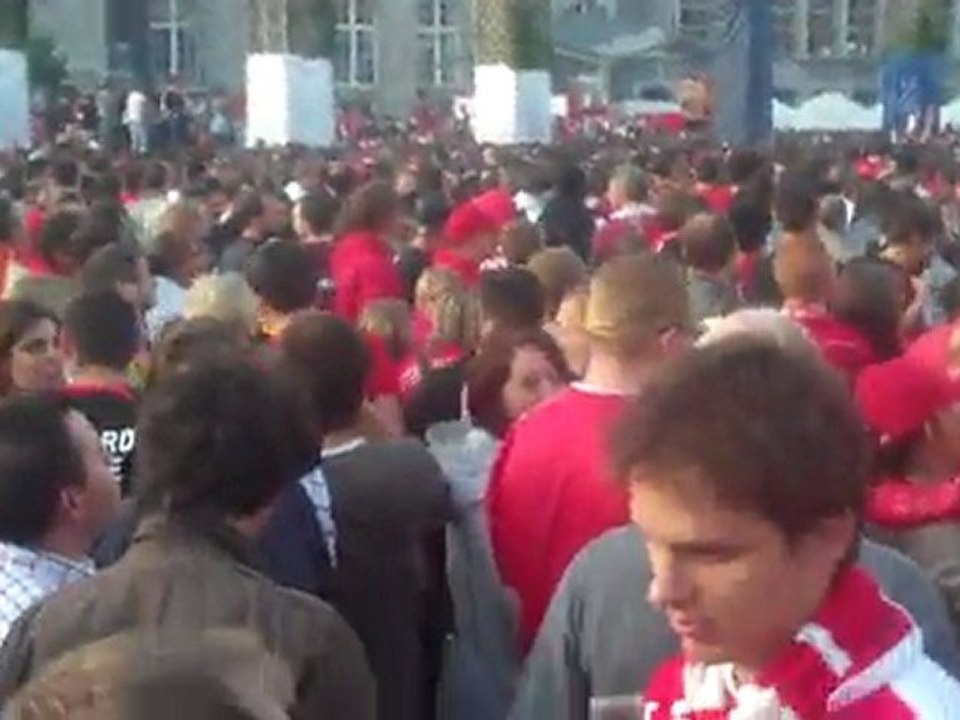 La Place Saint Lambert etait rouge