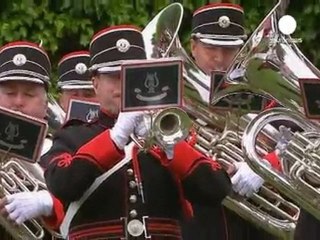 Cameron se une a Isabel II en su histórica visita a Irlanda